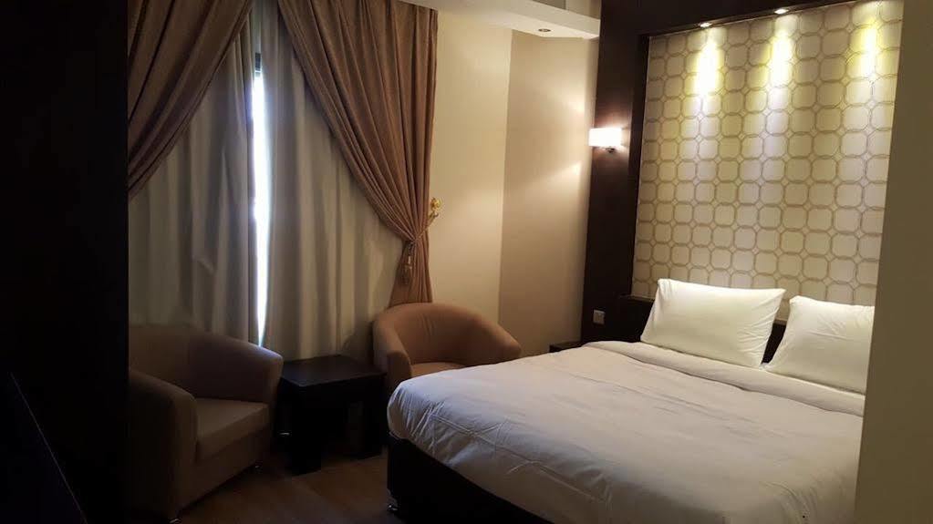 Al Muhanna Plaza Salmiya Old Souk 科威特 外观 照片